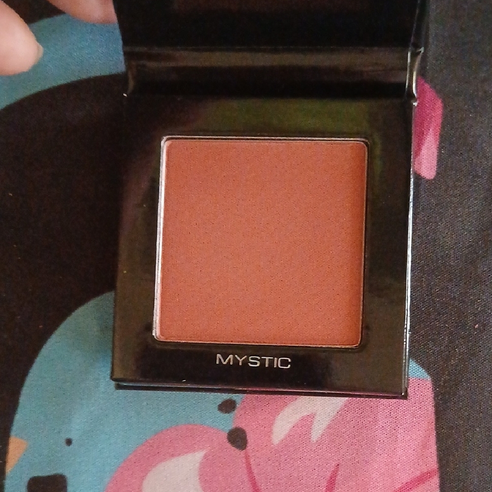 Mystic Incandescent Glowing Blush